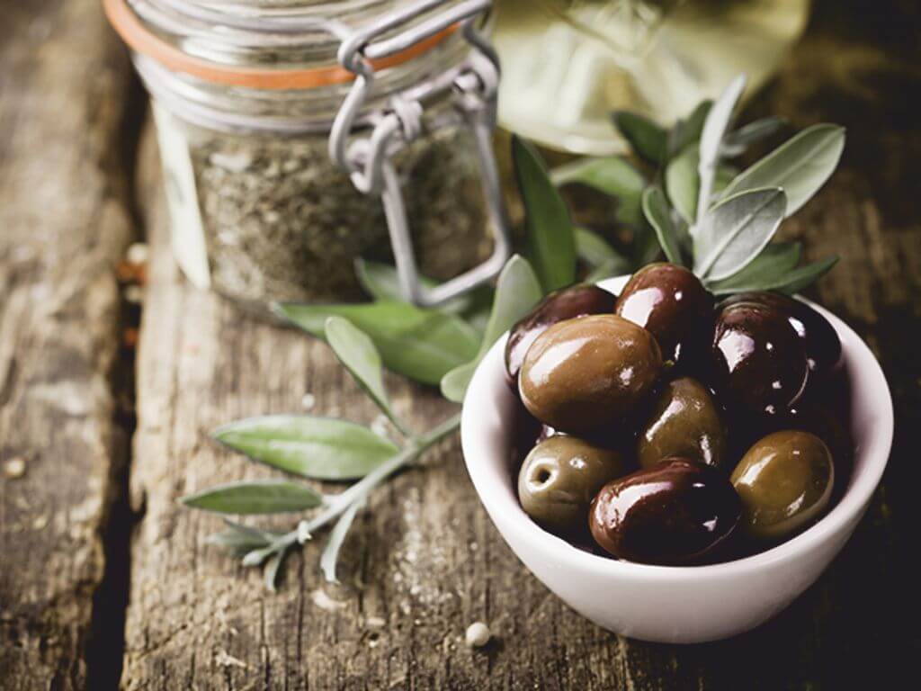 Πώς θα απολαύσουμε τα εδέσματα της νηστείας χωρίς τύψεις! (plus Γιατί να νηστέψεις φέτος;) olives fasting tips superfood spirulina spiroulina platensis