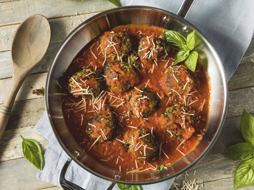 Smyrneika meatballs with fava and Spiroulina flakes recipe meatballs of beans with tomato sauce and spiroulina platensis flakes spirulina superfood