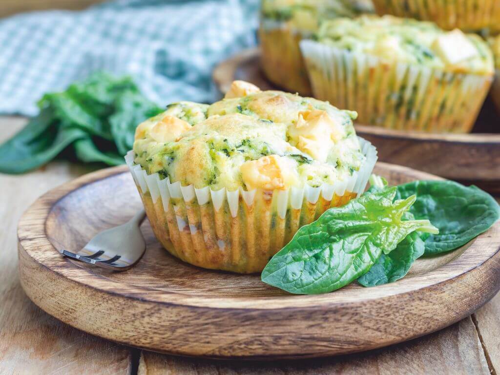 Αλμυρά muffin με γαλοπούλα, τυρί χαμηλών λιπαρών & Σπιρουλίνα flakes recipe salty muffin with turkey low fat cheese and spirulina spiroulina platensis flakes superfood