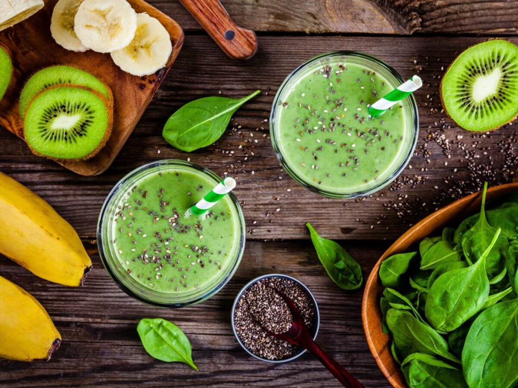 Revitalising Smoothie with Spiroulina PLATENSIS powder recipe smoothie with banana and spiroulina platensis powder spirulina superfood