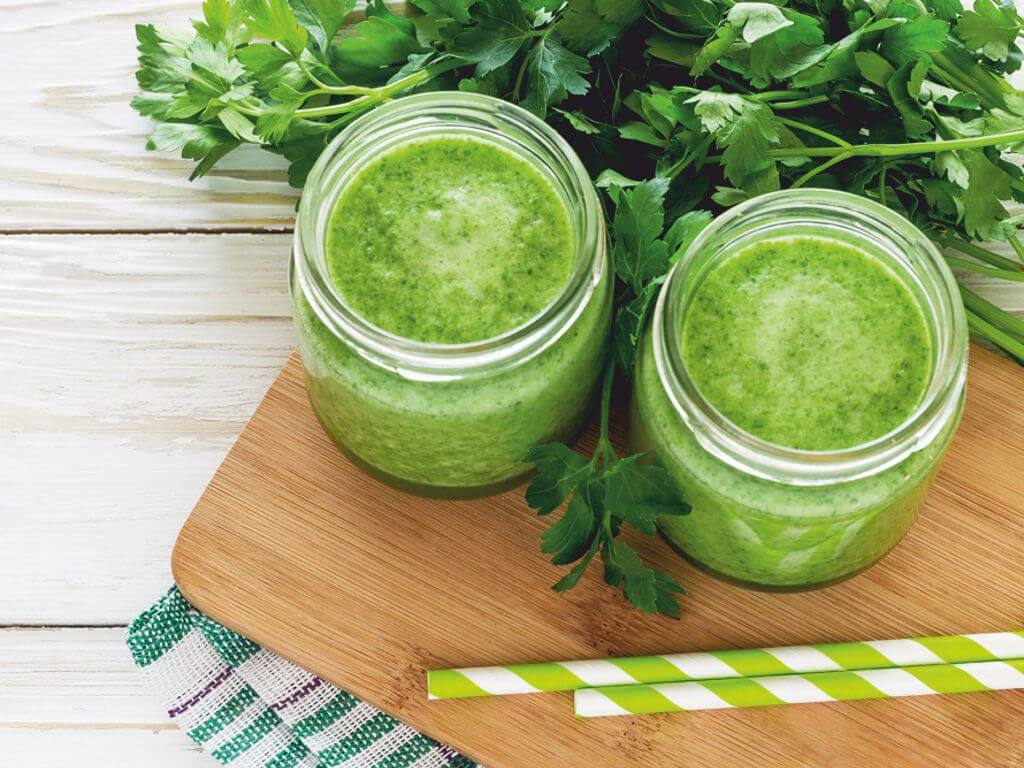 recipe smoothie with grapefruit baby spinach cucumber celery orange mint leaves and spiroulina platensis flakes spirulina superfood