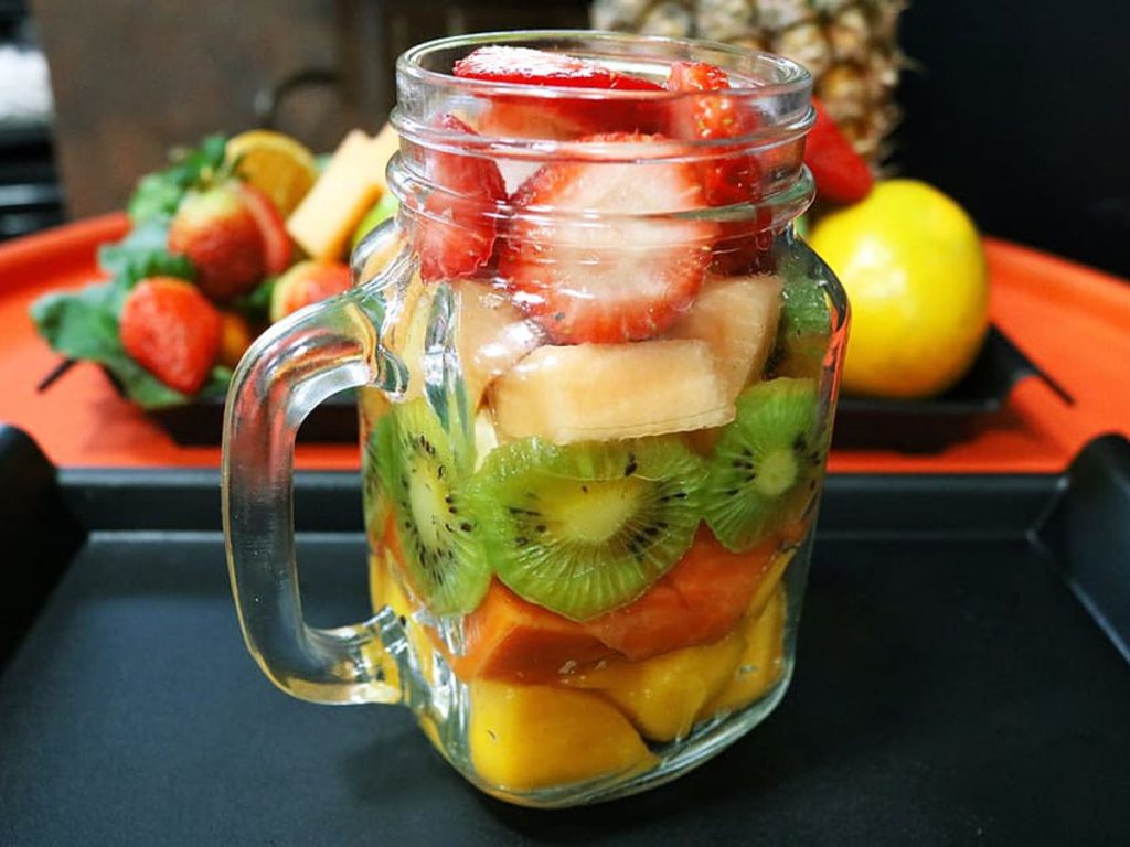 fruit salad strawberry superfood spirulina spiroulina platensis