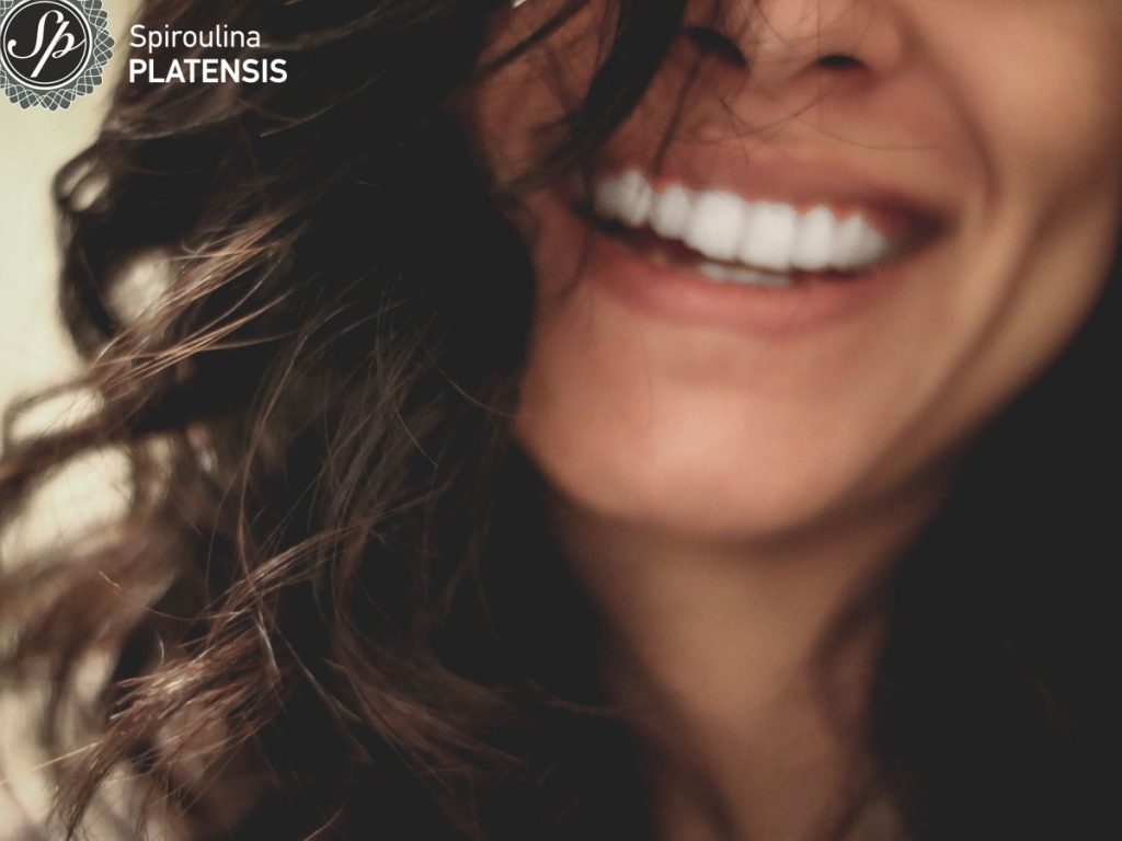 Tips για υγιή μαλλιά beautyful hair happy woman spiroulina platensis spirulina