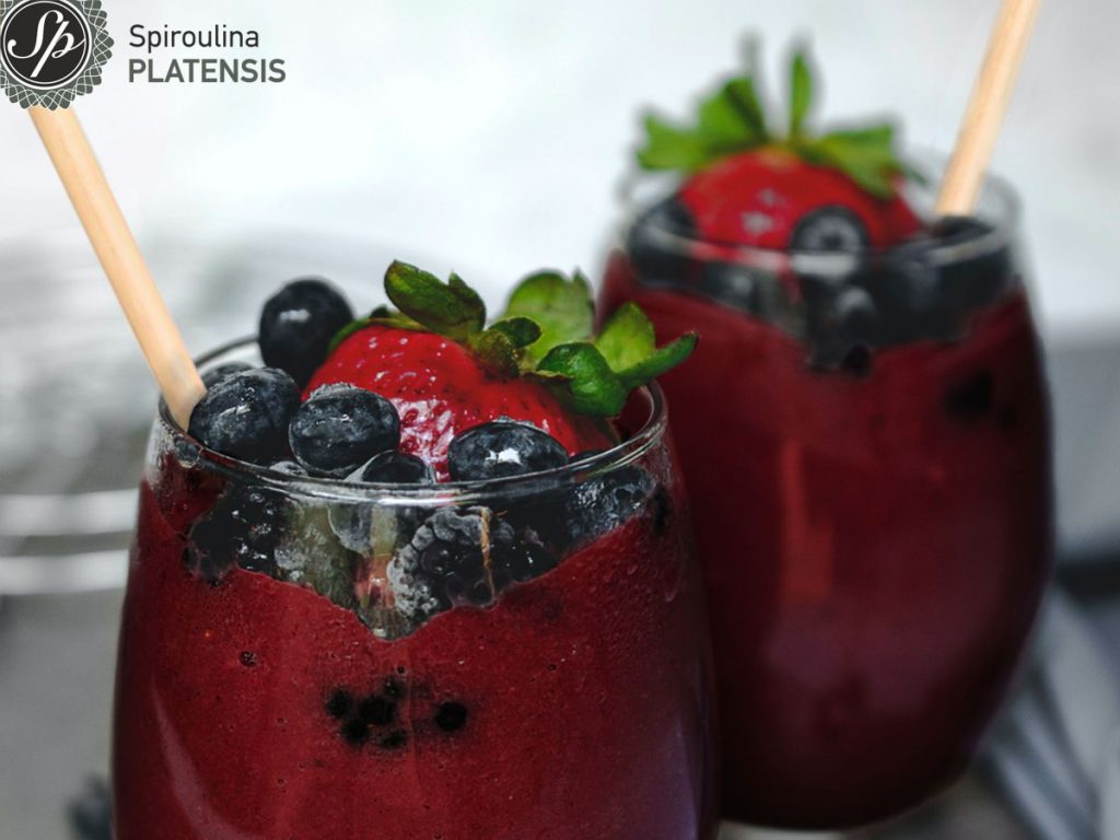valentine smoothie with spiroulina platensis spirulina superfood