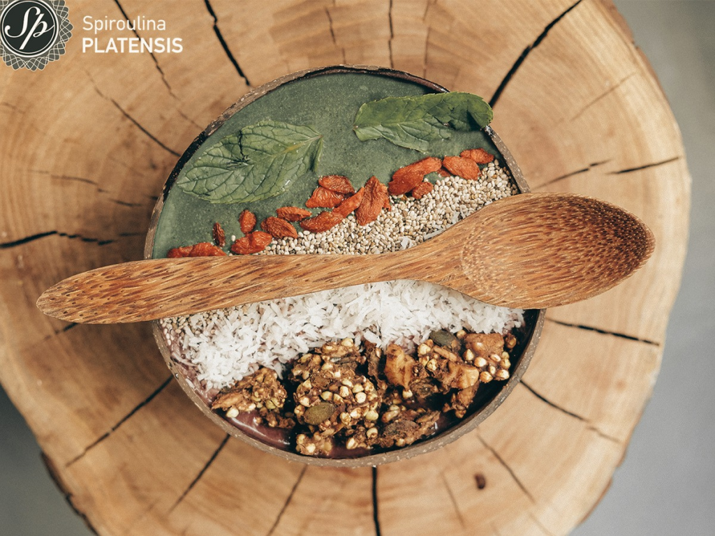 Vegan acai bowl with Spiroulina PLATENSIS acai bowl spiroulina platensis spirulina superfood (1)