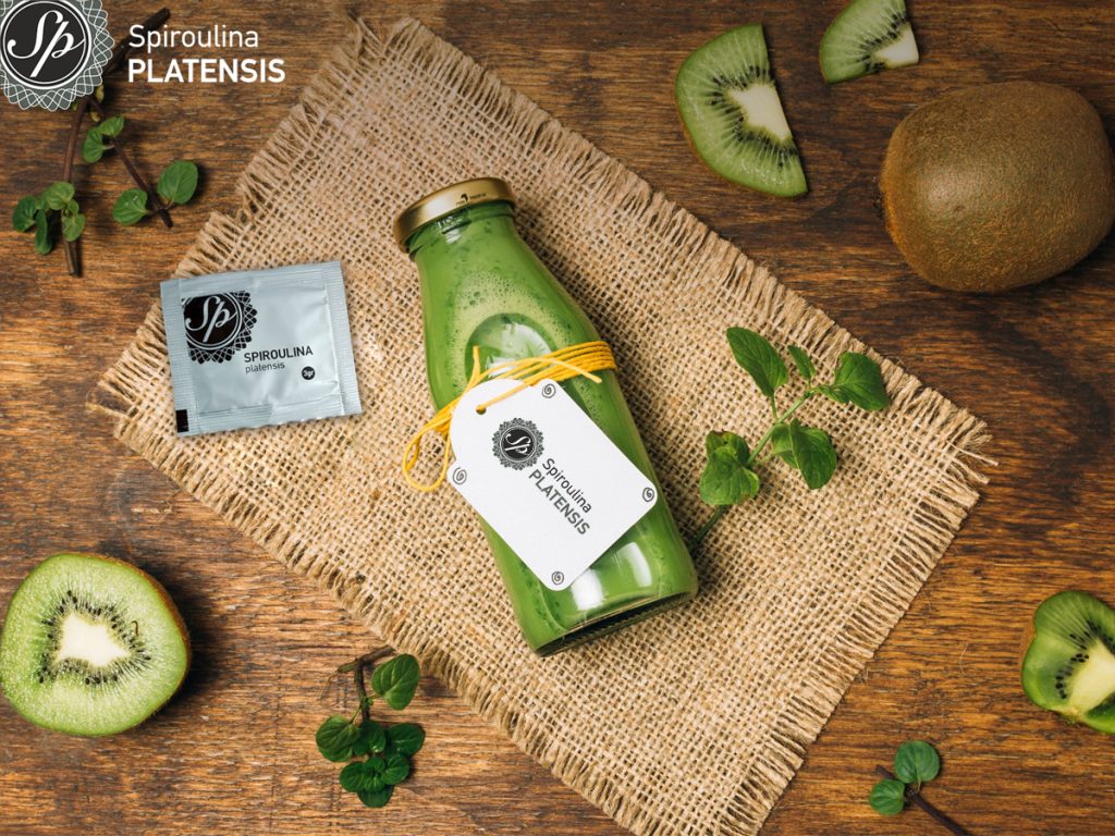 Detox smoothie with avocado & Spiroulina PLATENSIS kiwi smoothie wooden table spiroulina platensis powder
